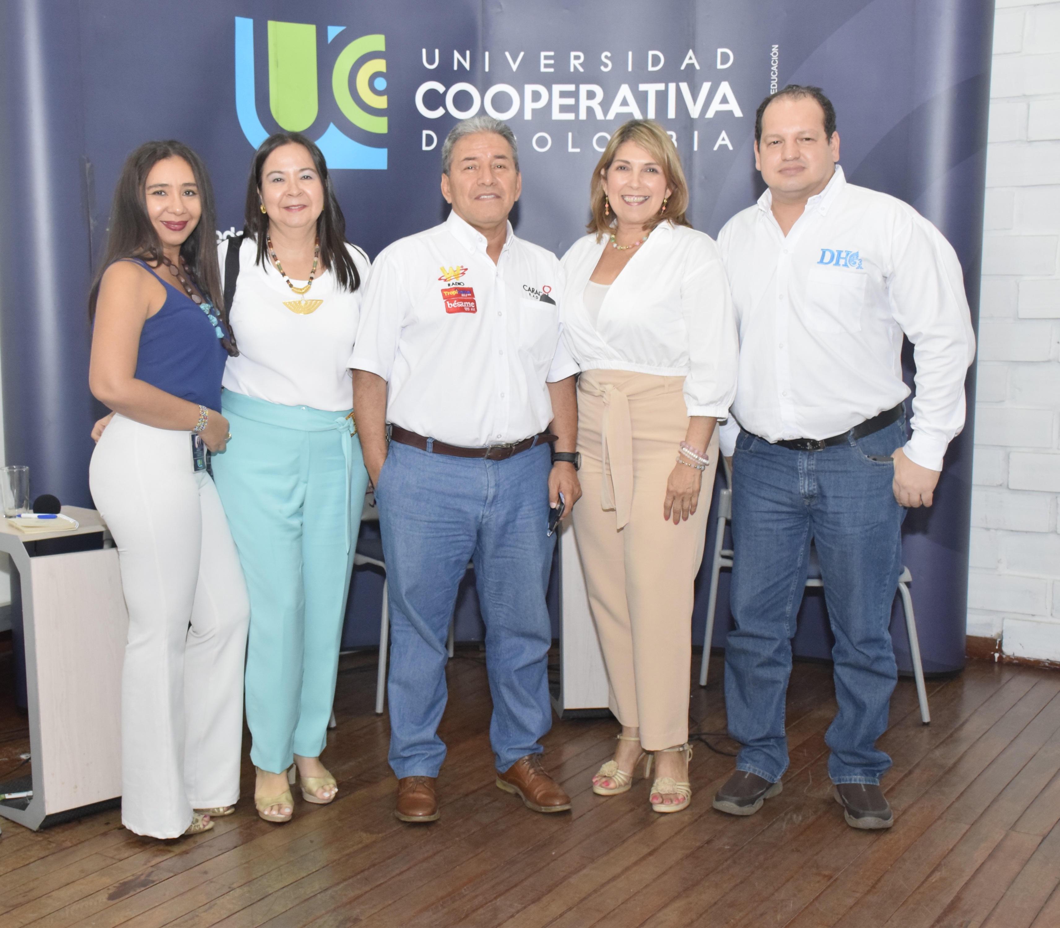 Mildred Falquez de la Barrera, Coordinadora de Comunicación Universidad Cooperativa; Luisa María Duque Cerón, Gerente General Diario del Huila; Marco Fidel Yukuma, Director de Noticias Caracol Radio; Patricia Sánchez Rubio, Directora de Universidad Cooperativa sede Neiva y Jhon Freddy Figueroa, Editor General Diario del Huila.
